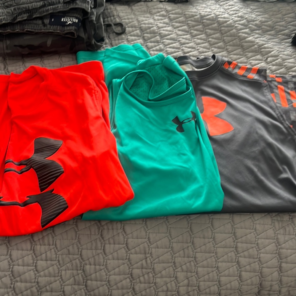 Set of three under Armour, boys youth tank top extra large